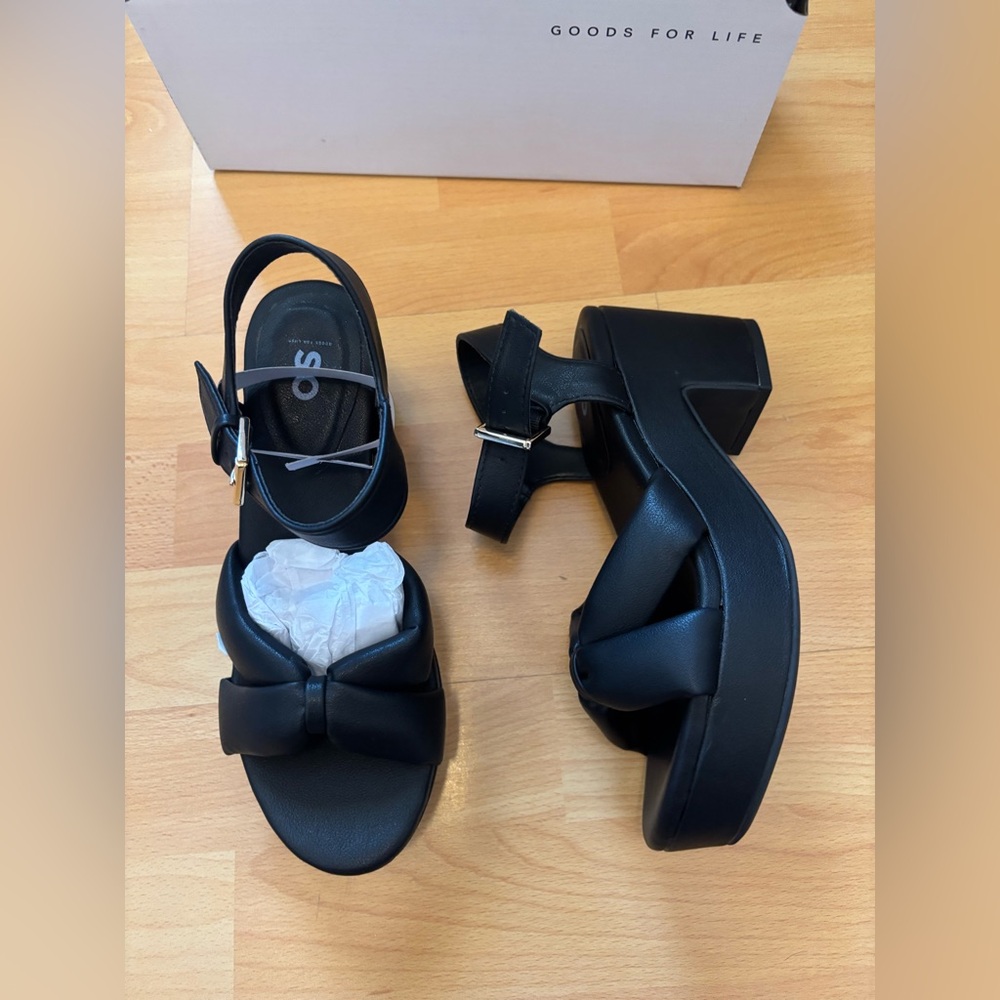 Black SO tamrynn Strappy Sandals nwt